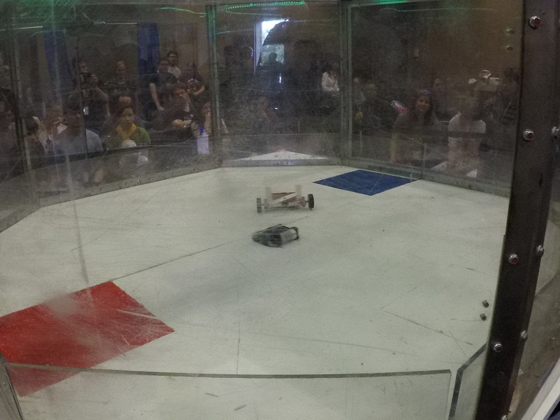 Antweight Battle\nCenobite, Team Underdog Robotics vs\nScar, Team G force robotics