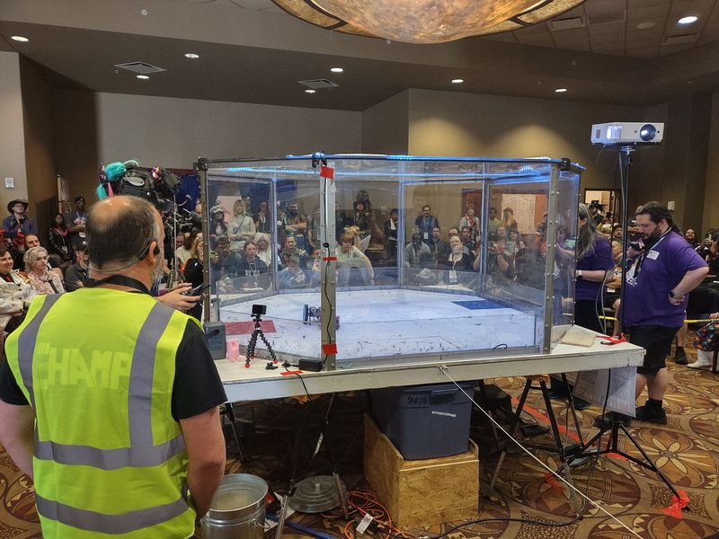 Antweight\nLosers Bracket - Round 3\nTrunkator VS  Chilldozer