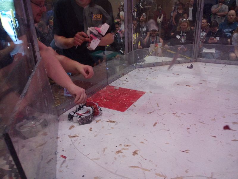 Beetleweight\nFinal Matches - Round 5\nDefiant VS  Katana