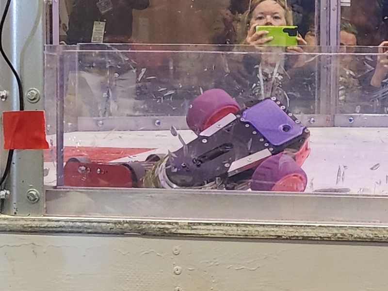 Beetleweight\nWinners Bracket - Round 1\nSunFlower Super Nova VS Wedge Of Allegiance