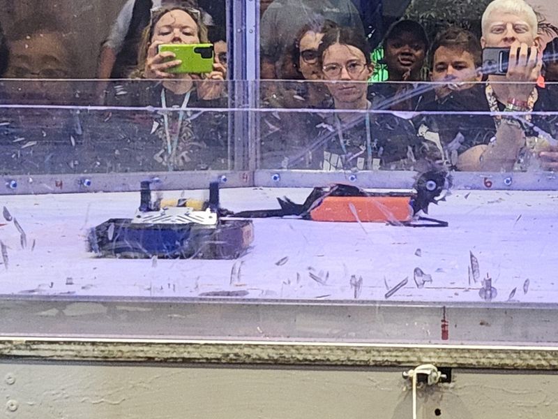 Beetleweight\nWinners Bracket - Round 1\nGyration VS  Total Perspective Vortex